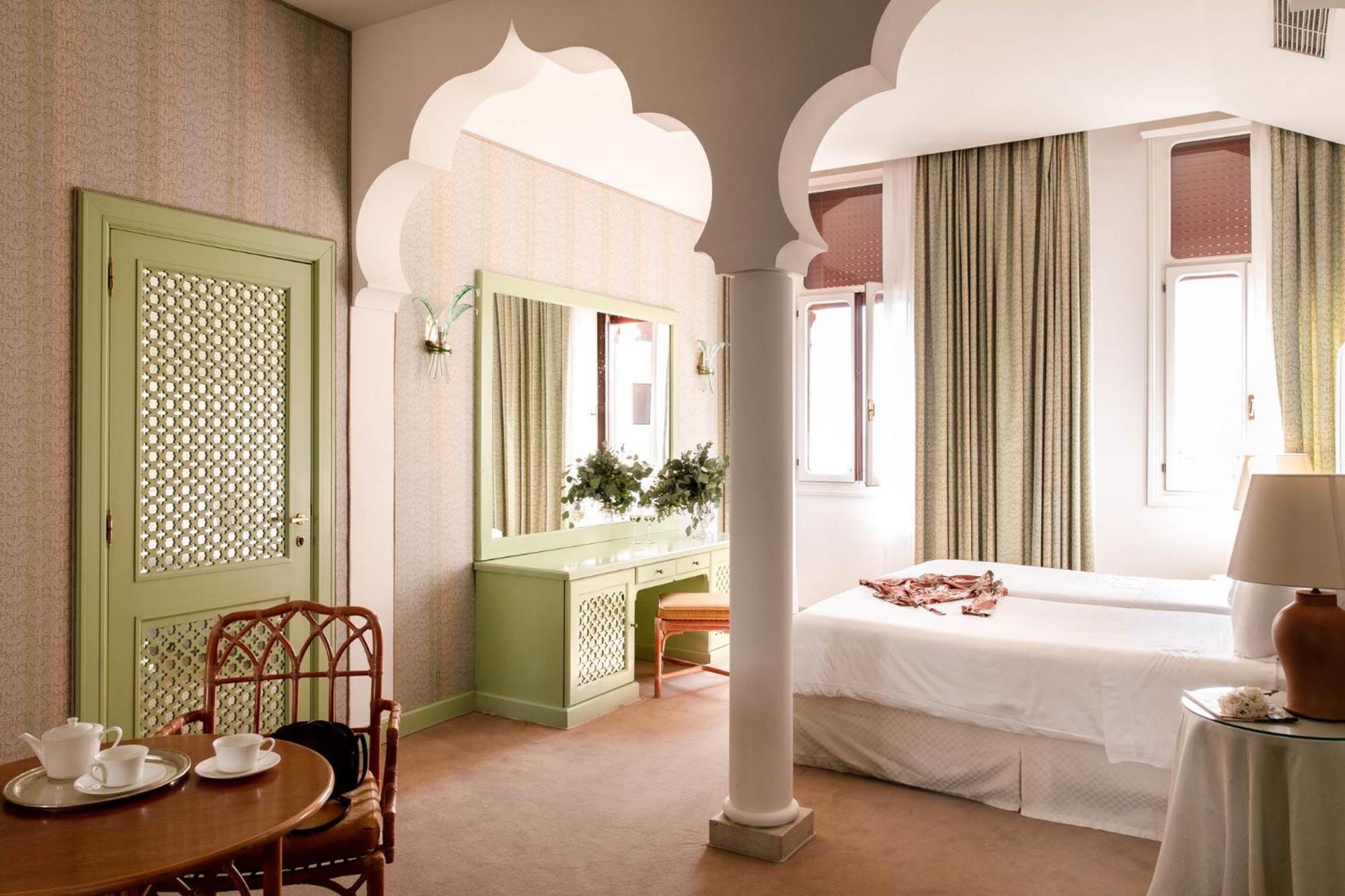 Hotel Excelsior Venice Венеция Лидо Екстериор снимка